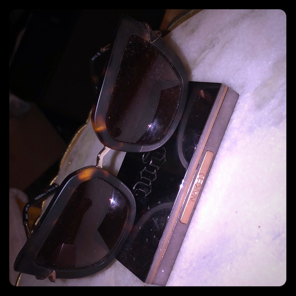 Kendall n Kylie Jenner glasses